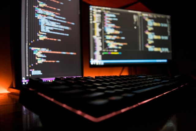 Hangi Programlama Dilini Öğrenmeliyim? Para Kazandıracak Yazılım Dilleri 1 hostixo-blog-para-kazanmak-icin-hangi-programlama-dilini-ogrenmeliyim